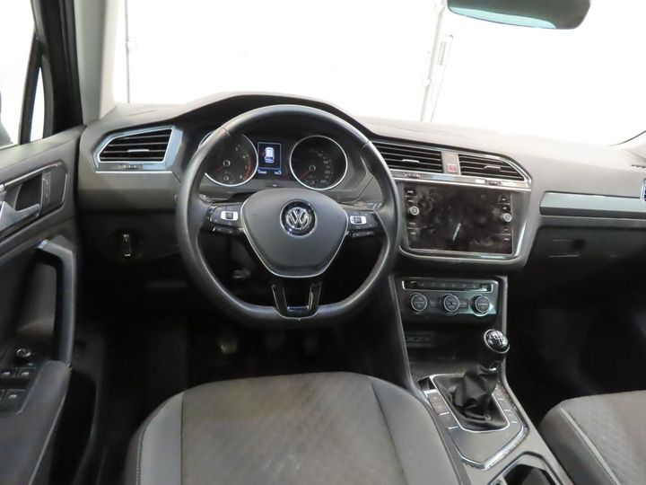 Photo 4 VIN: WVGZZZ5NZJW427517 - VOLKSWAGEN TIGUAN 