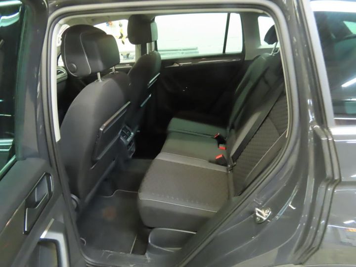 Photo 4 VIN: WVGZZZ5NZJW434983 - VOLKSWAGEN TIGUAN 