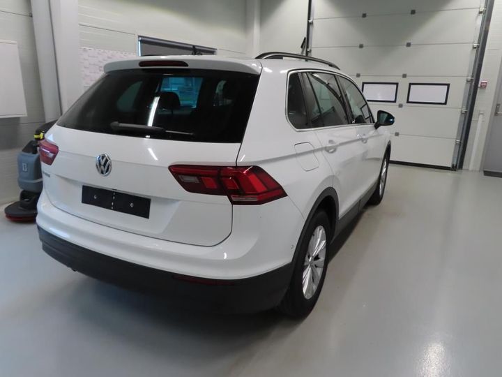 Photo 2 VIN: WVGZZZ5NZJW442667 - VOLKSWAGEN TIGUAN 