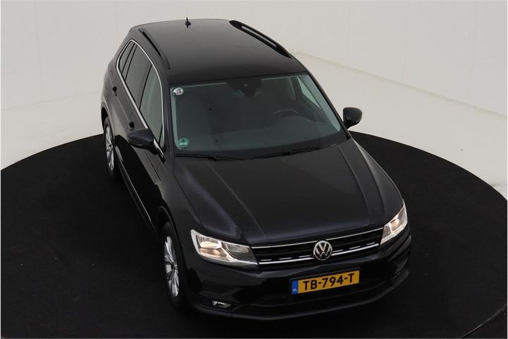 Photo 2 VIN: WVGZZZ5NZJW452815 - VOLKSWAGEN TIGUAN 