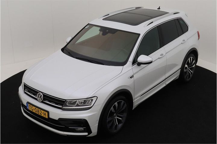 Photo 1 VIN: WVGZZZ5NZJW458945 - VOLKSWAGEN TIGUAN 