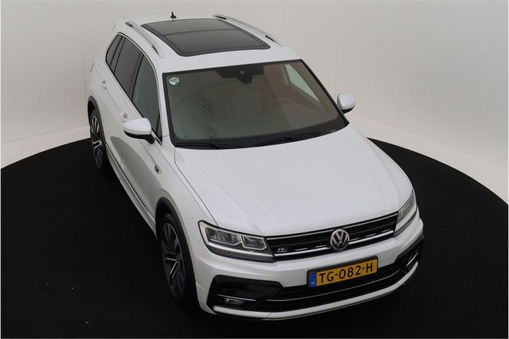 Photo 2 VIN: WVGZZZ5NZJW458945 - VOLKSWAGEN TIGUAN 