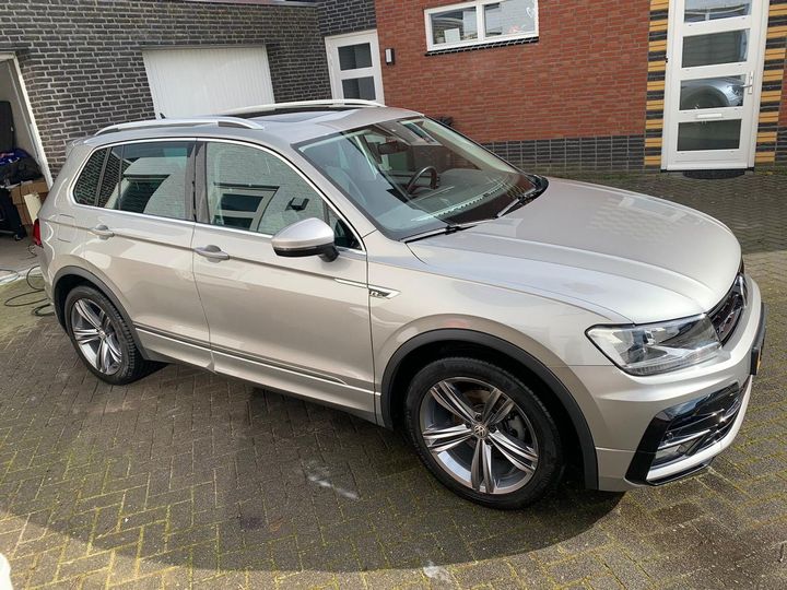 Photo 1 VIN: WVGZZZ5NZJW803893 - VOLKSWAGEN TIGUAN 