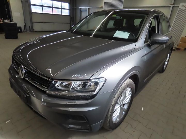 Photo 1 VIN: WVGZZZ5NZJW814871 - VOLKSWAGEN TIGUAN 