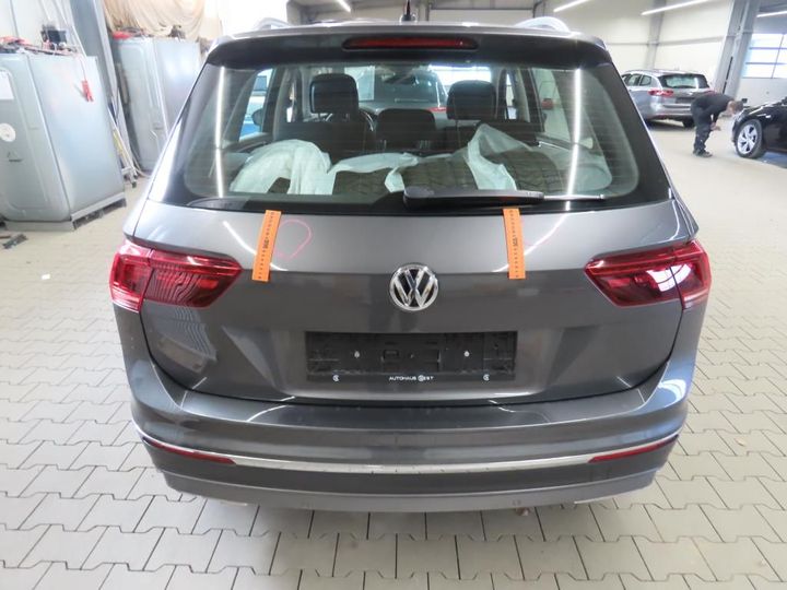 Photo 11 VIN: WVGZZZ5NZJW814871 - VOLKSWAGEN TIGUAN 