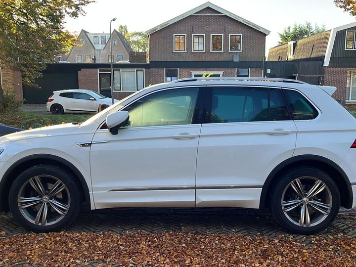 Photo 1 VIN: WVGZZZ5NZJW821903 - VOLKSWAGEN TIGUAN 