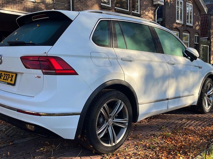 Photo 3 VIN: WVGZZZ5NZJW821903 - VOLKSWAGEN TIGUAN 