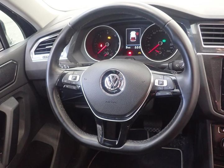 Photo 10 VIN: WVGZZZ5NZJW827524 - VOLKSWAGEN TIGUAN 