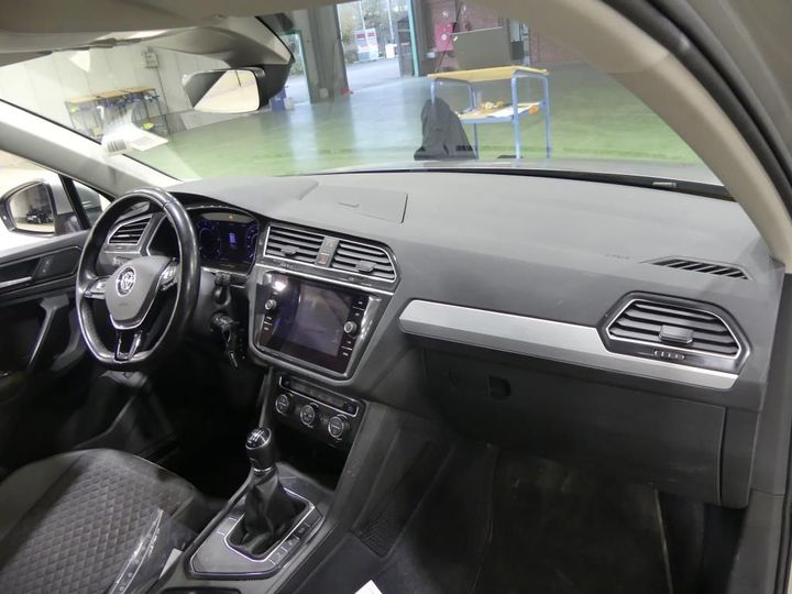 Photo 4 VIN: WVGZZZ5NZJW864790 - VOLKSWAGEN TIGUAN 