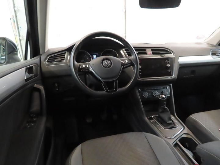 Photo 4 VIN: WVGZZZ5NZJW867719 - VOLKSWAGEN TIGUAN 