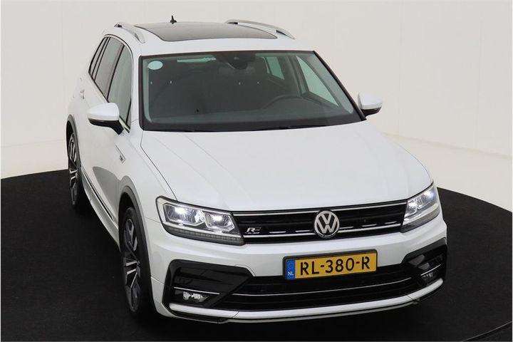 Photo 2 VIN: WVGZZZ5NZJW874193 - VOLKSWAGEN TIGUAN 