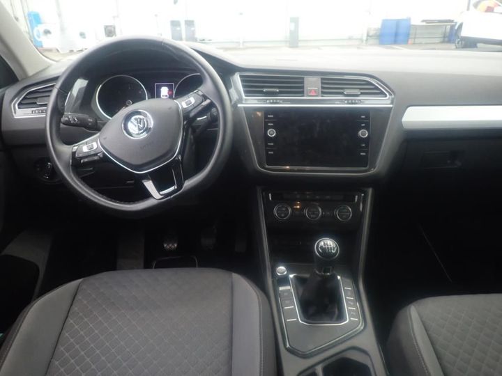 Photo 5 VIN: WVGZZZ5NZJW874378 - VOLKSWAGEN TIGUAN 