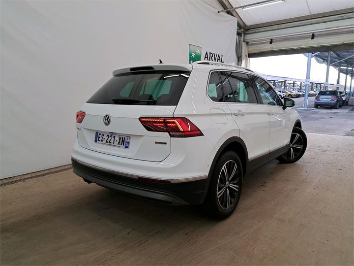 Photo 2 VIN: WVGZZZ5NZJW877457 - VOLKSWAGEN TIGUAN 