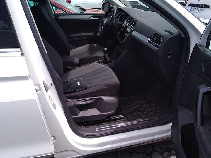 Photo 26 VIN: WVGZZZ5NZJW879303 - VW TIGUAN 