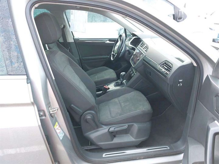 Photo 9 VIN: WVGZZZ5NZJW898954 - VOLKSWAGEN TIGUAN 