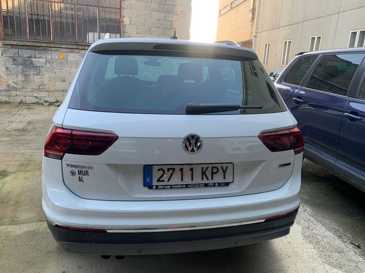 Photo 16 VIN: WVGZZZ5NZJW899413 - VOLKSWAGEN TIGUAN 