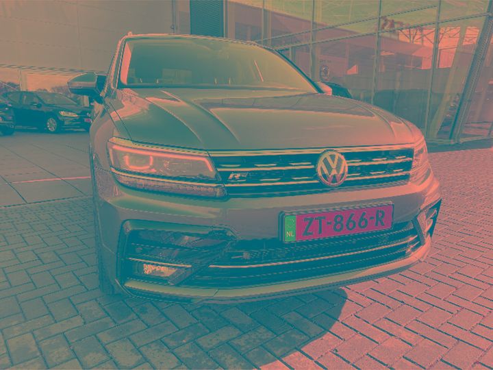 Photo 4 VIN: WVGZZZ5NZJW930273 - VOLKSWAGEN TIGUAN 