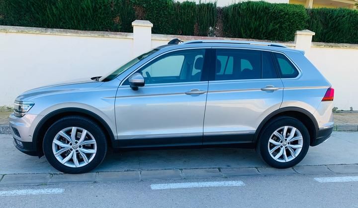 Photo 2 VIN: WVGZZZ5NZJW939130 - VOLKSWAGEN TIGUAN 4X4 (FOUR WHEEL DRIVE). 