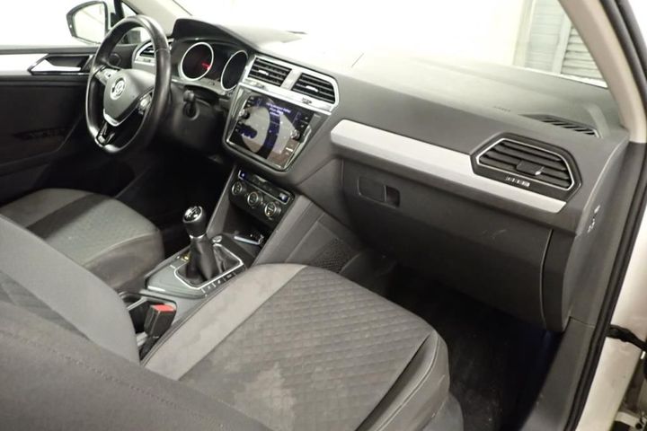 Photo 5 VIN: WVGZZZ5NZJW942329 - VOLKSWAGEN TIGUAN 