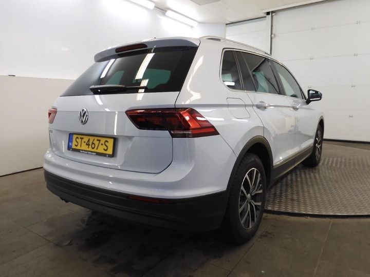 Photo 1 VIN: WVGZZZ5NZJW945593 - VOLKSWAGEN TIGUAN 