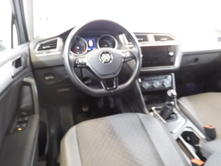 Photo 7 VIN: WVGZZZ5NZJW945593 - VOLKSWAGEN TIGUAN 