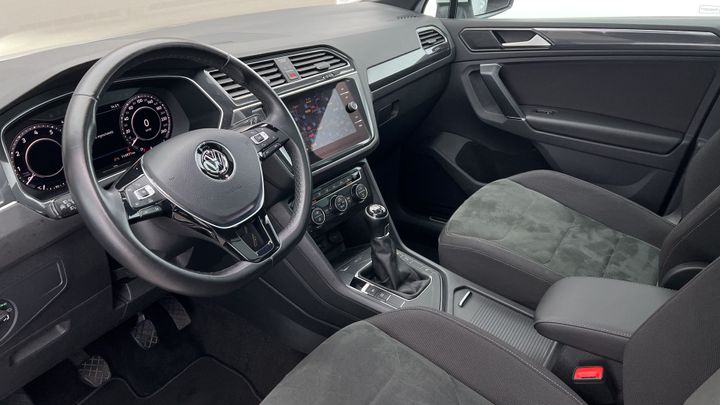 Photo 9 VIN: WVGZZZ5NZJW954609 - VOLKSWAGEN TIGUAN 