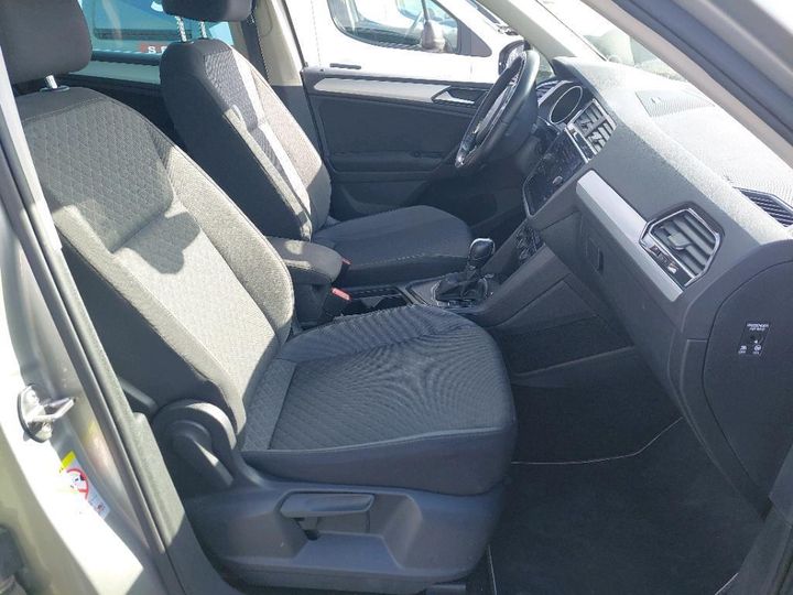 Photo 17 VIN: WVGZZZ5NZJW965815 - VOLKSWAGEN TIGUAN 