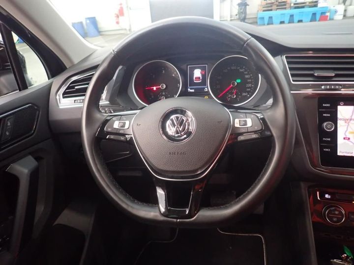 Photo 10 VIN: WVGZZZ5NZJW979134 - VOLKSWAGEN TIGUAN 