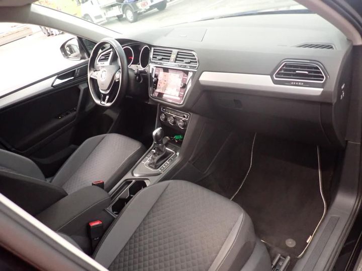 Photo 5 VIN: WVGZZZ5NZJW979134 - VOLKSWAGEN TIGUAN 