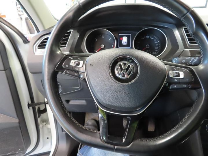 Photo 10 VIN: WVGZZZ5NZJW985605 - VOLKSWAGEN TIGUAN 