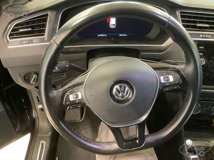 Photo 4 VIN: WVGZZZ5NZKW330881 - VOLKSWAGEN TIGUAN ESTATE 