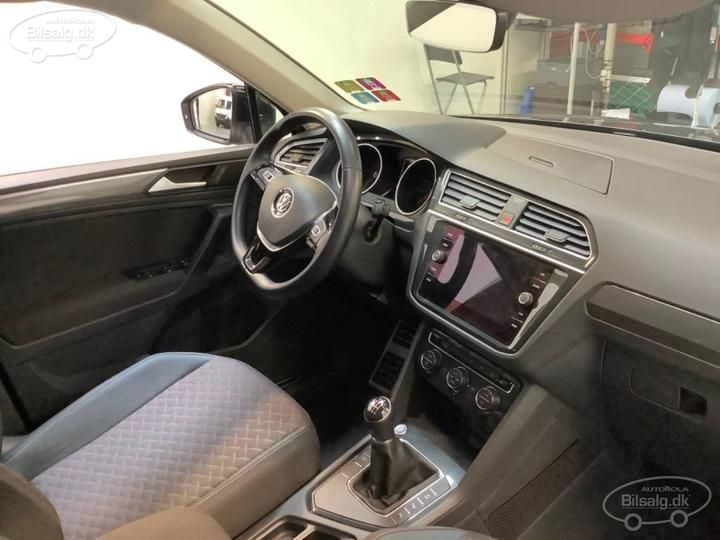 Photo 3 VIN: WVGZZZ5NZKW363561 - VOLKSWAGEN TIGUAN SUV 