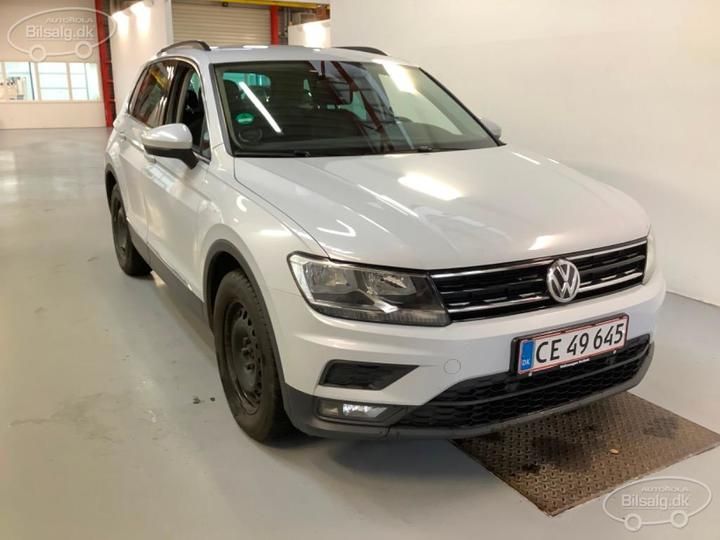 Photo 3 VIN: WVGZZZ5NZKW826222 - VOLKSWAGEN TIGUAN ESTATE 