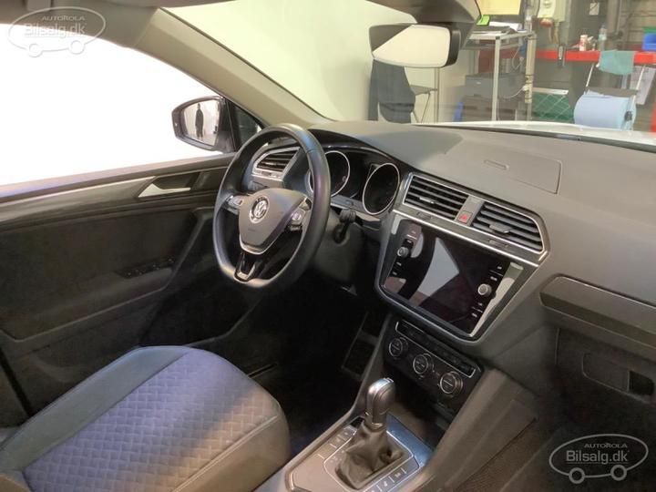 Photo 2 VIN: WVGZZZ5NZKW876470 - VOLKSWAGEN TIGUAN SUV 