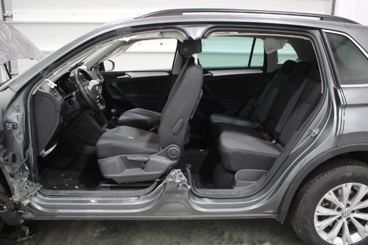 Photo 5 VIN: WVGZZZ5NZKW974587 - VOLKSWAGEN TIGUAN SUV 