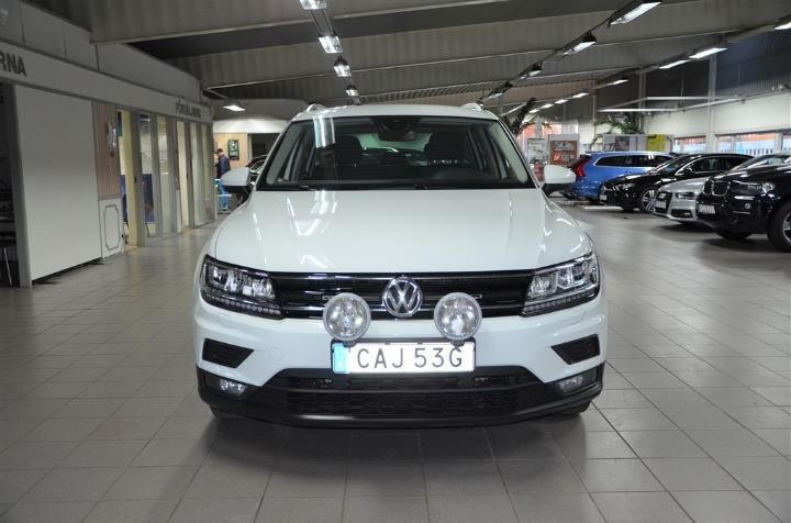 Photo 1 VIN: WVGZZZ5NZLW805821 - VOLKSWAGEN TIGUAN ESTATE 