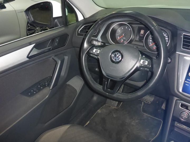 Photo 5 VIN: WVGZZZ5NZLW818427 - VOLKSWAGEN TIGUAN 