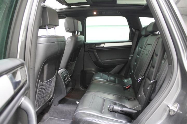 Photo 9 VIN: WVGZZZ7PZCD030879 - VOLKSWAGEN TOUAREG SUV 