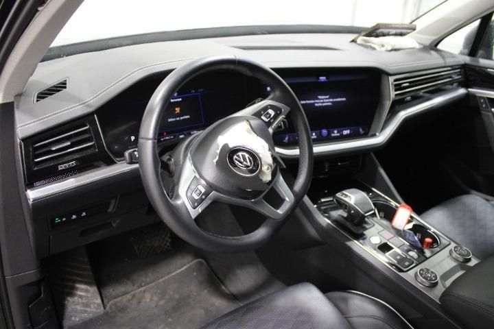 Photo 7 VIN: WVGZZZCRZJD007366 - VOLKSWAGEN TOUAREG SUV 