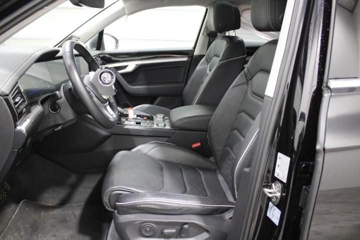 Photo 8 VIN: WVGZZZCRZJD007366 - VOLKSWAGEN TOUAREG SUV 