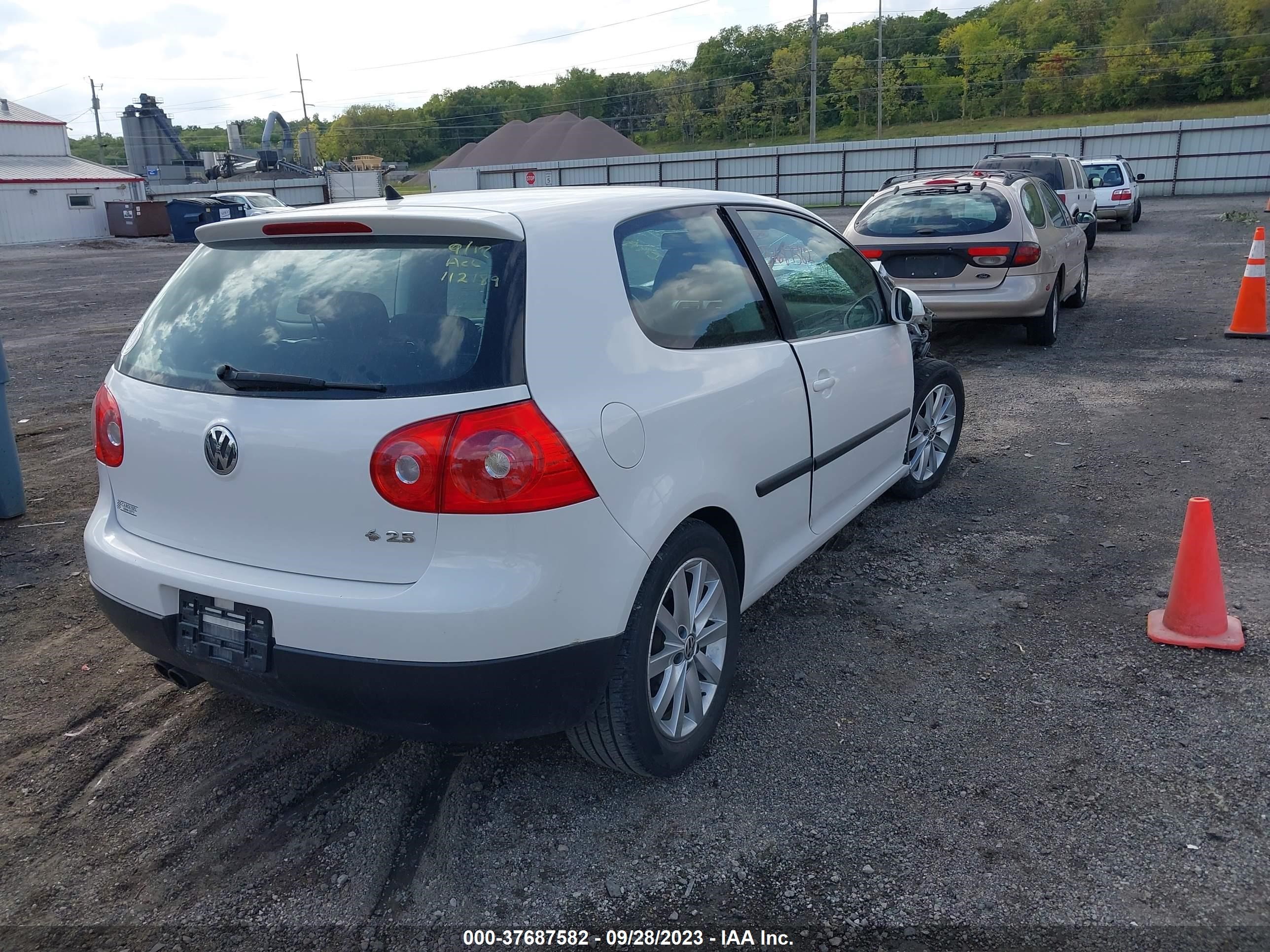 Photo 3 VIN: WVWAB71KX9W112189 - VOLKSWAGEN GOLF 