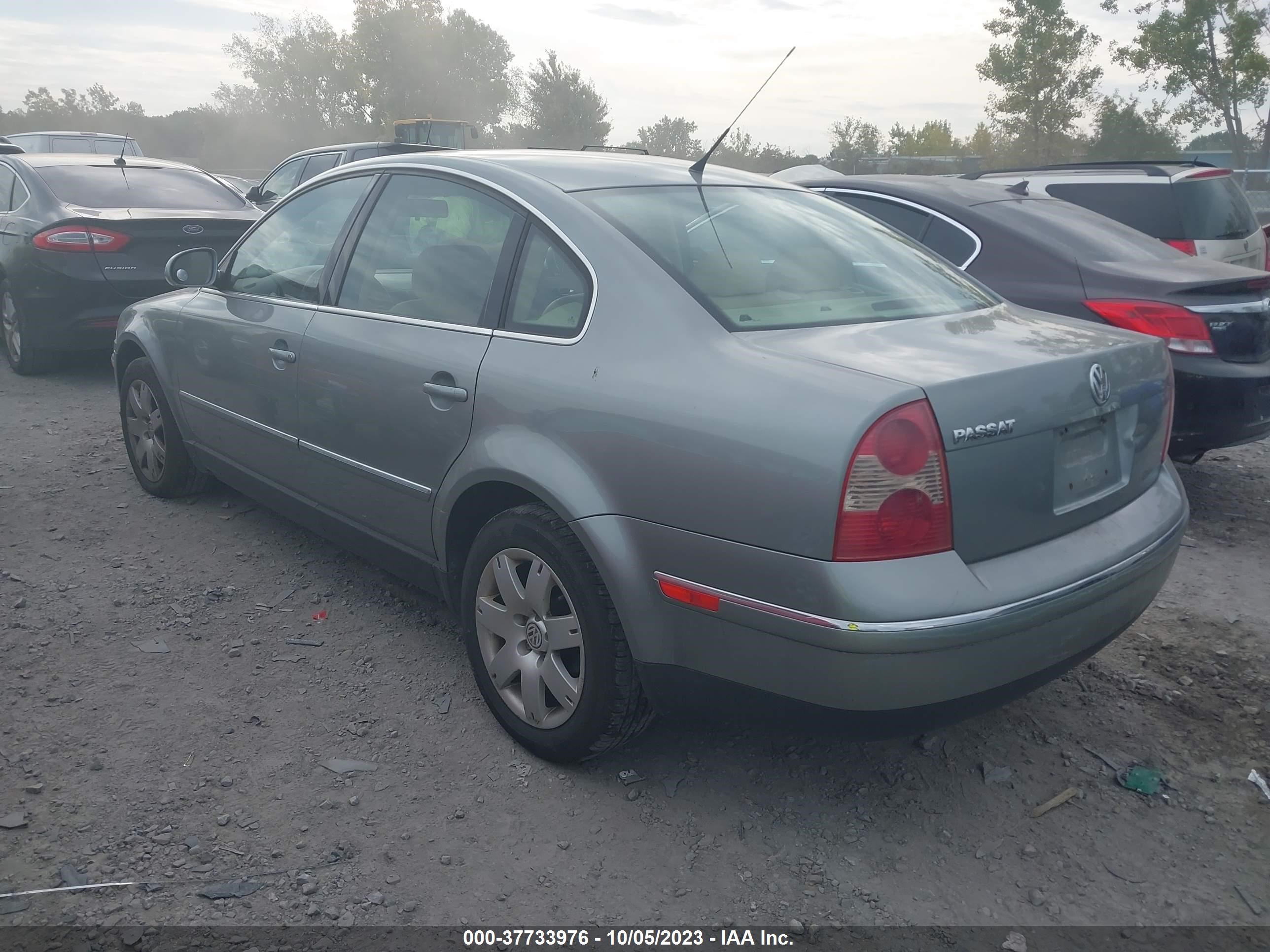 Photo 2 VIN: WVWAD63B75E076382 - VOLKSWAGEN PASSAT 