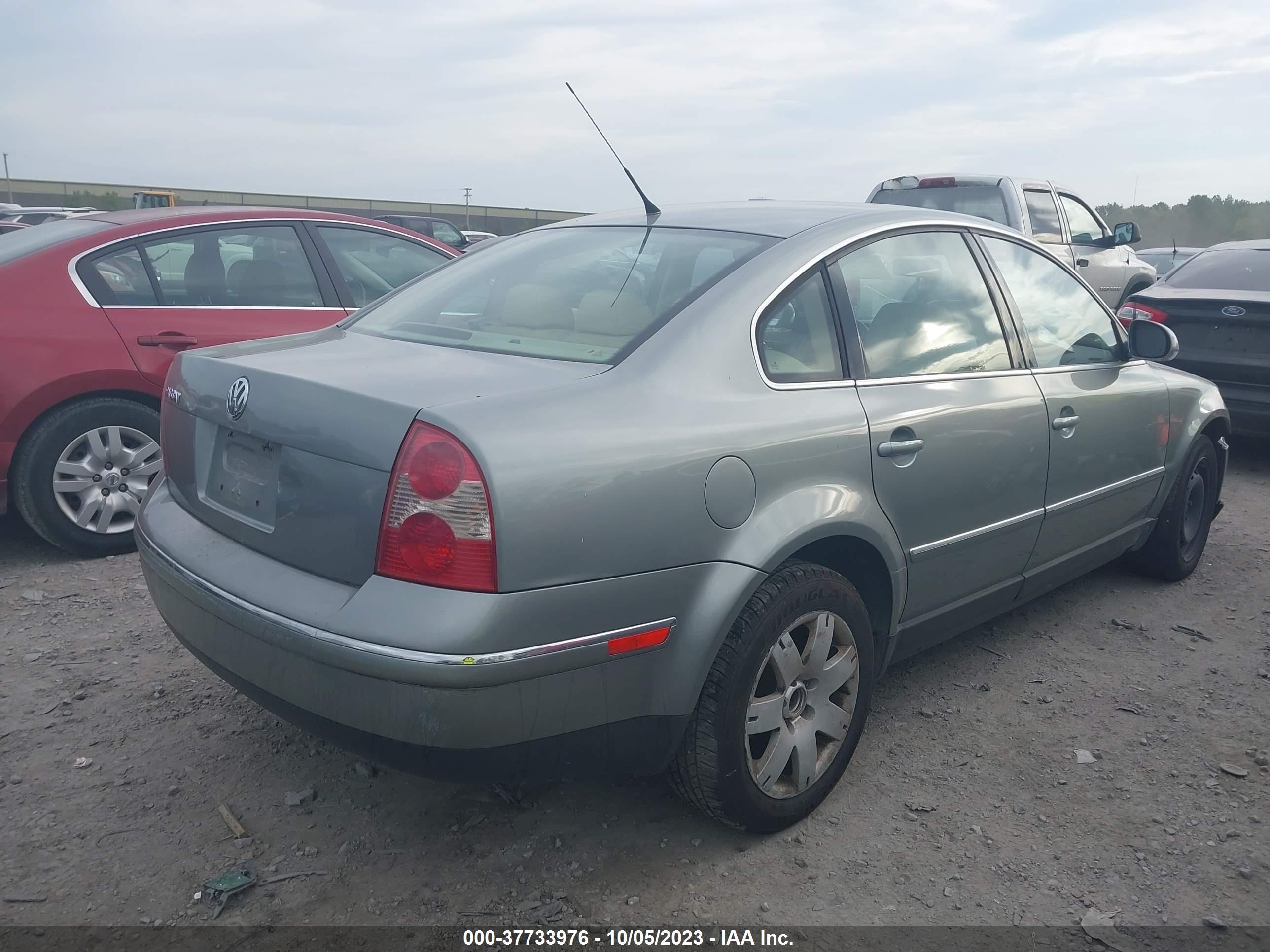 Photo 3 VIN: WVWAD63B75E076382 - VOLKSWAGEN PASSAT 