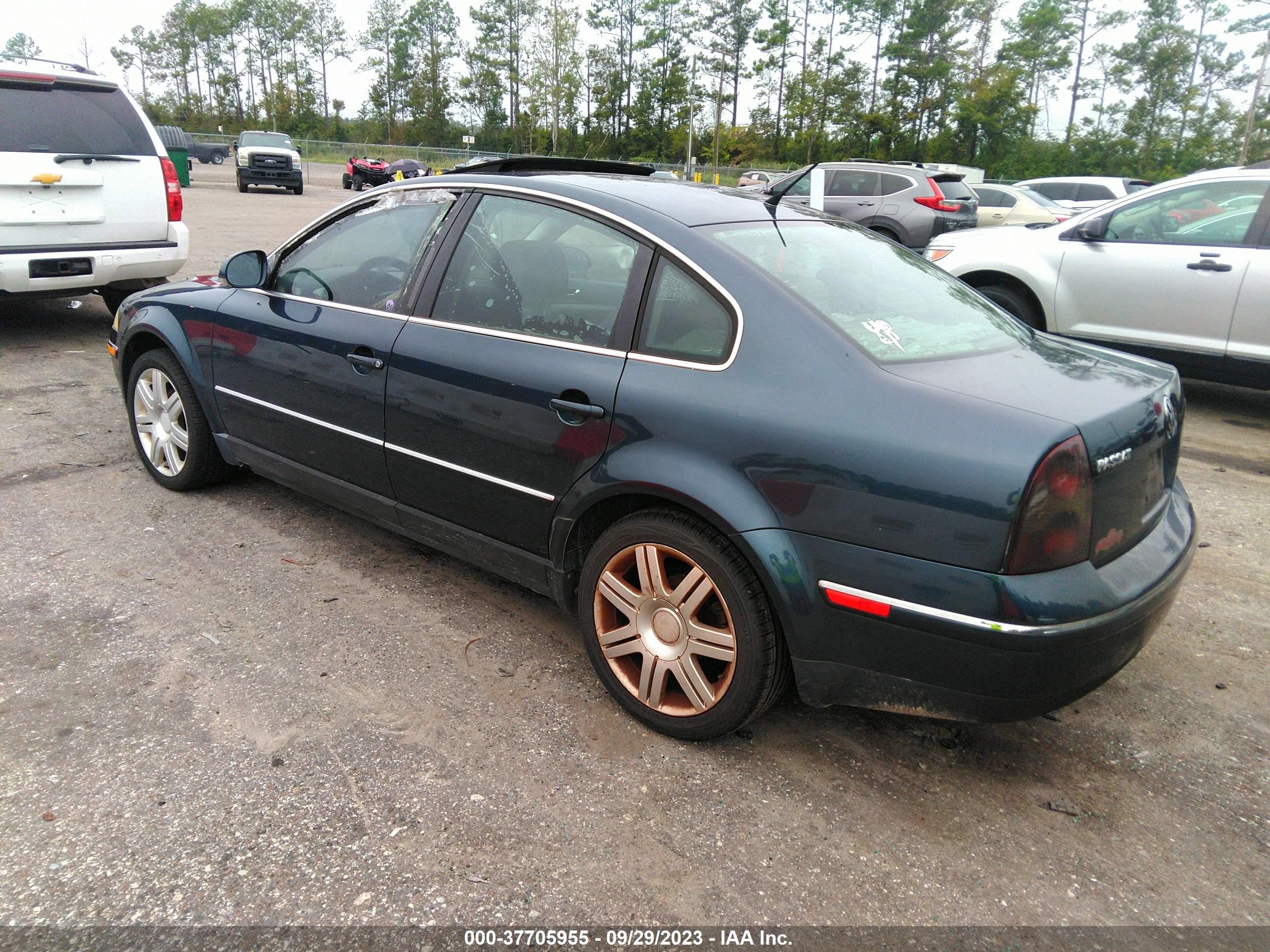 Photo 2 VIN: WVWAE63B15E066735 - VOLKSWAGEN PASSAT 