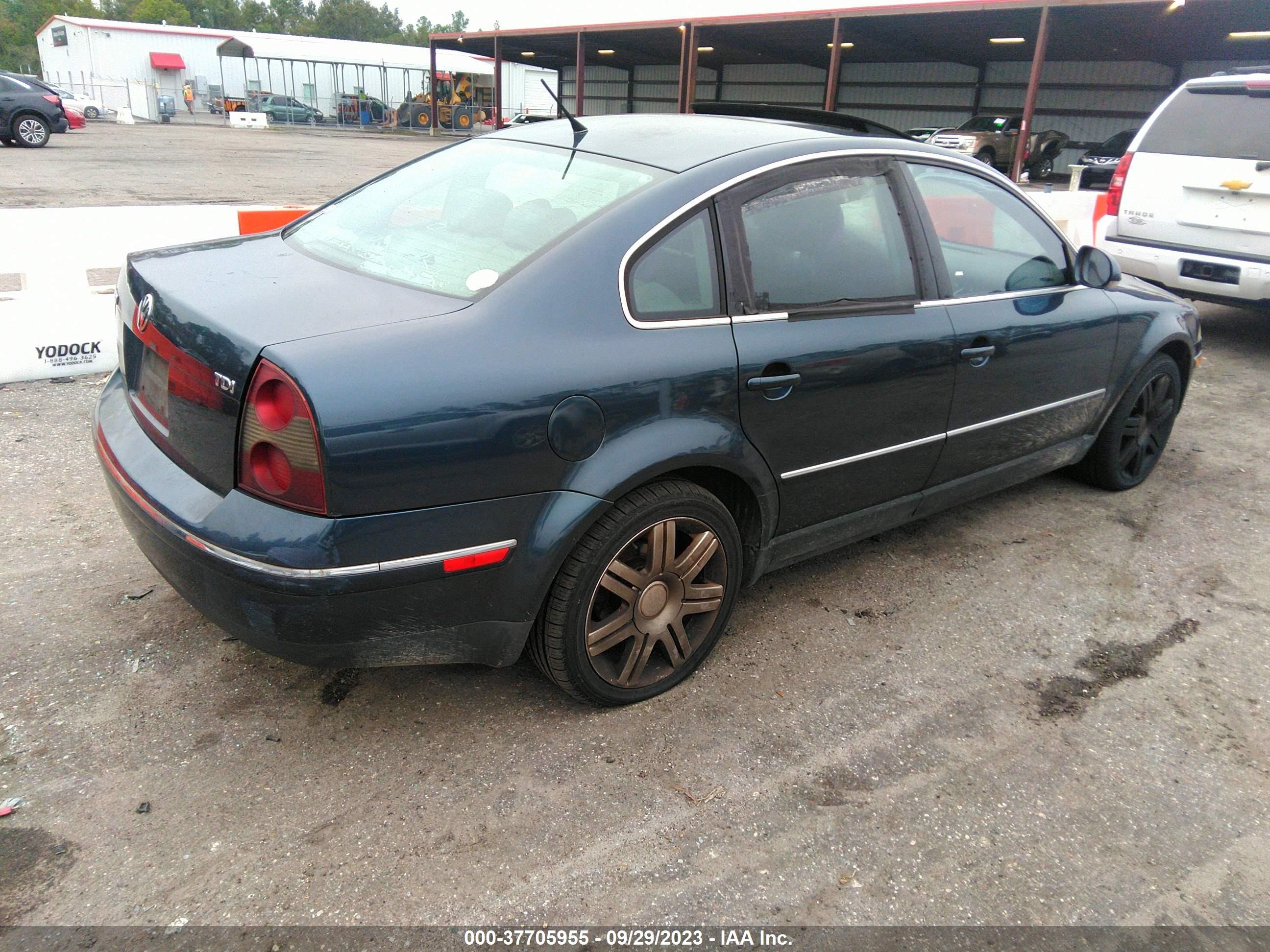 Photo 3 VIN: WVWAE63B15E066735 - VOLKSWAGEN PASSAT 