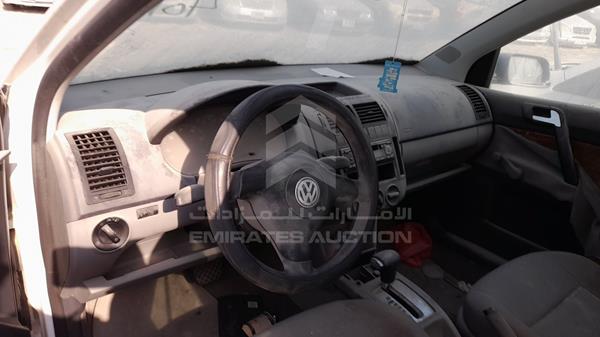 Photo 8 VIN: WVWAF09N15Y061884 - VOLKSWAGEN POLO 