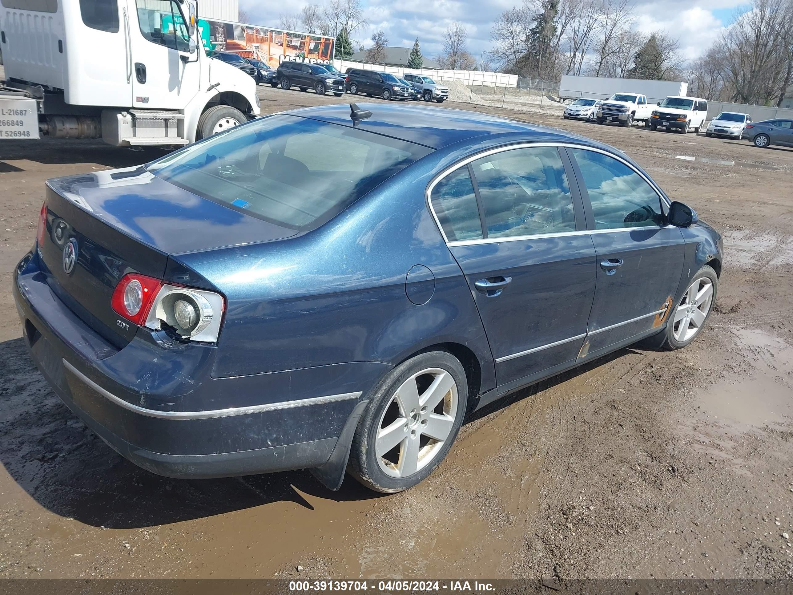 Photo 3 VIN: WVWAK73C28E010735 - VOLKSWAGEN PASSAT 