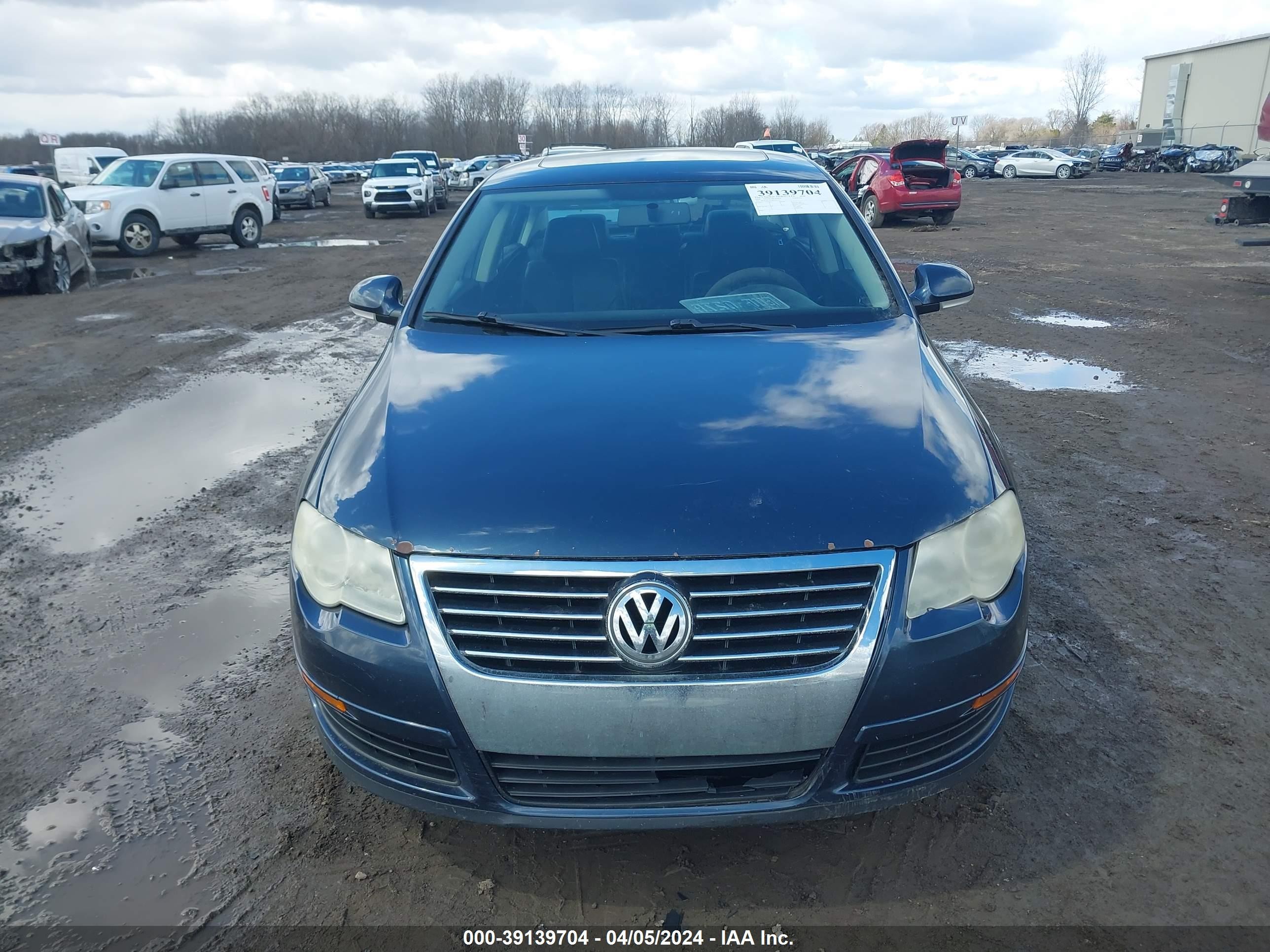 Photo 5 VIN: WVWAK73C28E010735 - VOLKSWAGEN PASSAT 