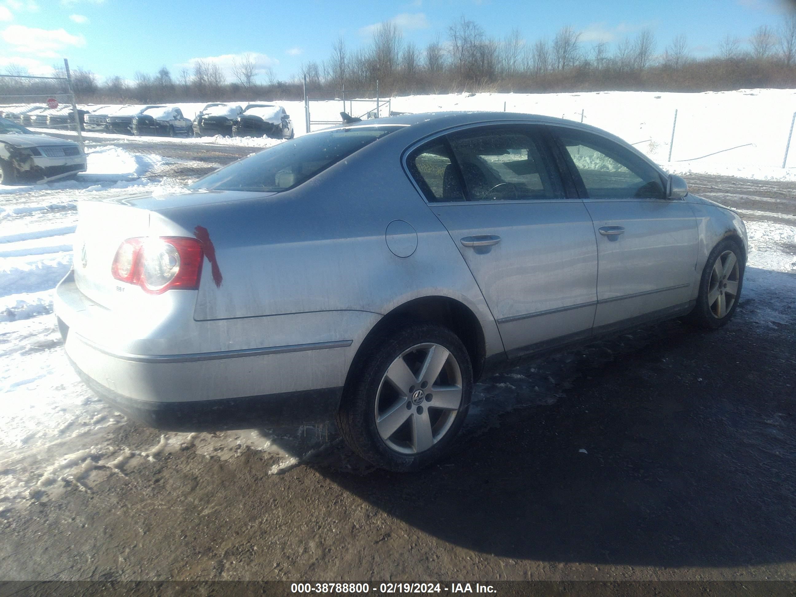 Photo 3 VIN: WVWAK73C78E137528 - VOLKSWAGEN PASSAT 