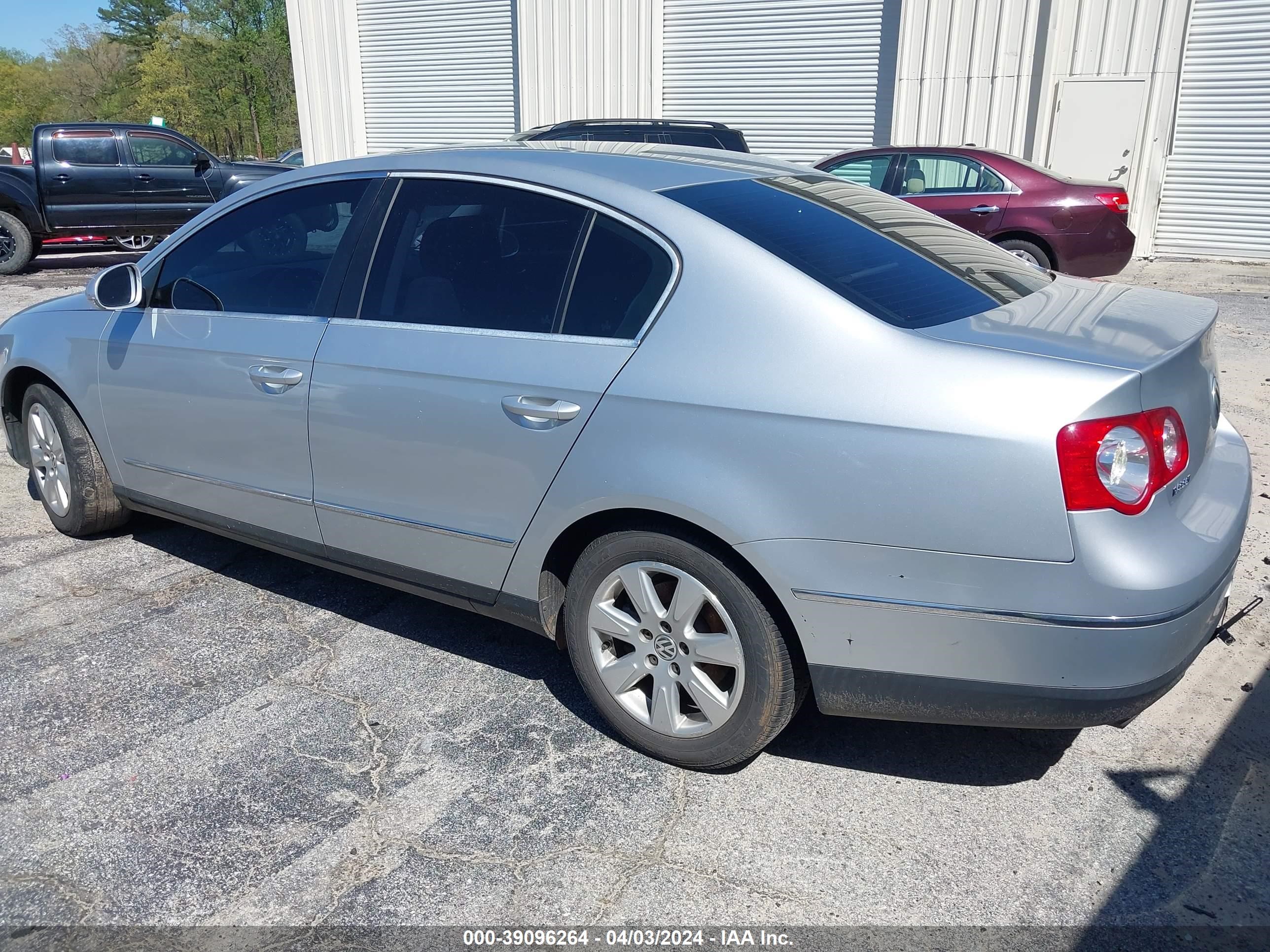 Photo 2 VIN: WVWAK73C96E056172 - VOLKSWAGEN PASSAT 